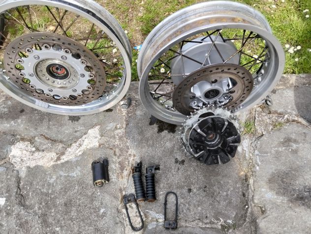 CerchiTriumph Thruxton 900 Efi/carb Anteriore 19 e Posteriore 17 - Foto 4