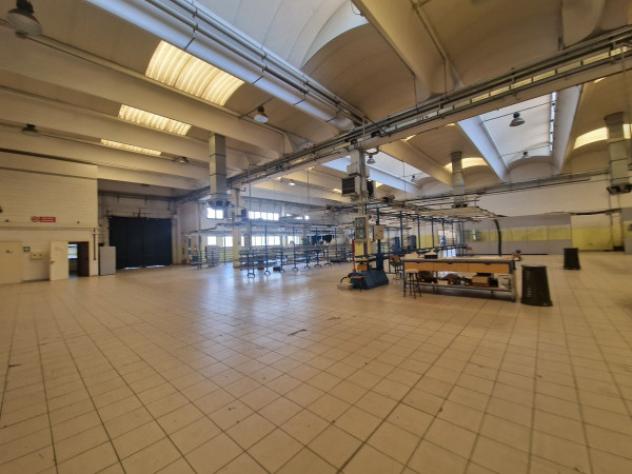 Immobile di 2200 m² con più di 5 locali in affitto a Parabiago - Foto 8