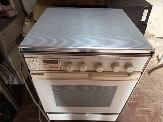 Cucina a gas 4 fuochi con forno elettrico e a gas