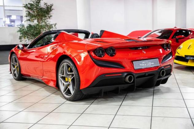 FERRARI F8 Spider LIFT|CARBON+LEDS|HI-FI PREMIUM|AFS|ELECTRI rif. 24065196 - Foto 5