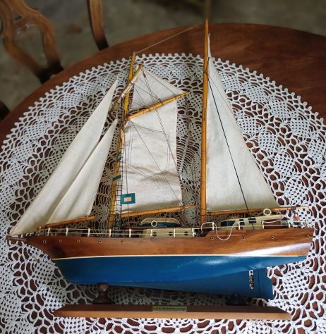 Modellino in legno della T.S. Eendracht.