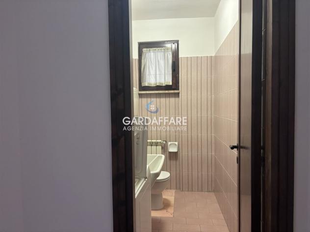 SIRMIONE COLOMBARE OTTIMA VILLETTA TRILOCALE CON PISCINA. - Foto 9