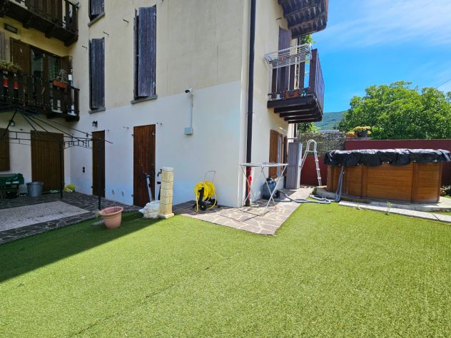 Ampio trilocale/quadrilocale con giardino privato e box - Foto 8