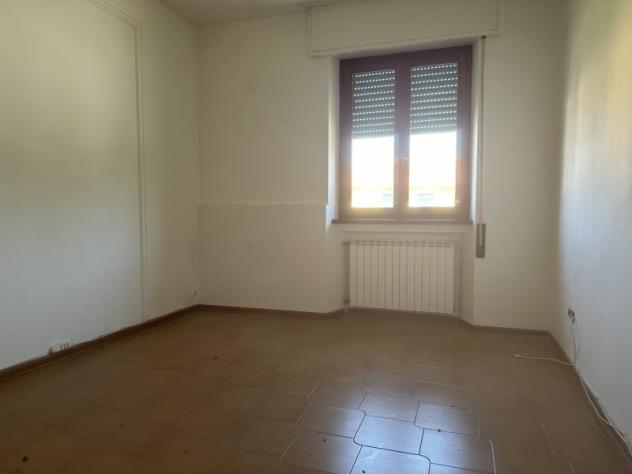 MASSA MARITTIMA AMPIO APPARTAMENTO AL SECONDO PIANO CON BALCONE - Foto 7