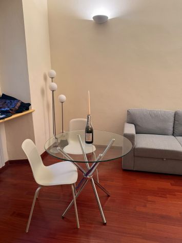 SUBENTRO – stanza con bagno privato – Porta Venezia – solo ragazze/donne - Foto 3