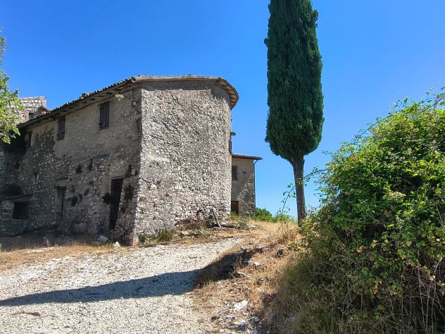 UMBRIA -CASALE SINGOLO IN PIETRA DA RIFINIRE IN BORGO INCANTATO - Foto 10