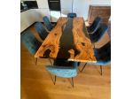 Tavolo in legno e resina