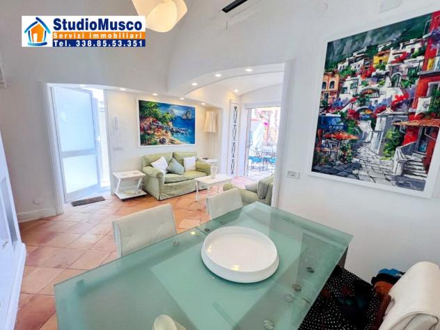 StudioMusco vende a Capri, in via Camerelle, la più prestigiosa strada dello shopping, introvabile appartamento con terrazzo a livello e vista panoram - Foto 11