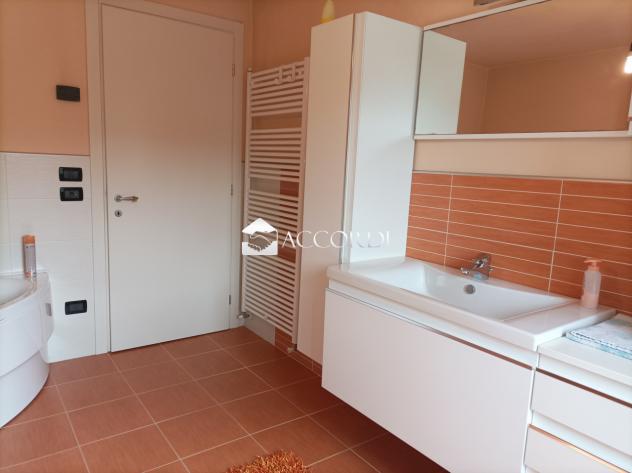 CASA INDIPENDENTE di 10 vani e di 620 mq (SANTA LUCIA DI PIAVE) rif. RAZ08 - Foto 10