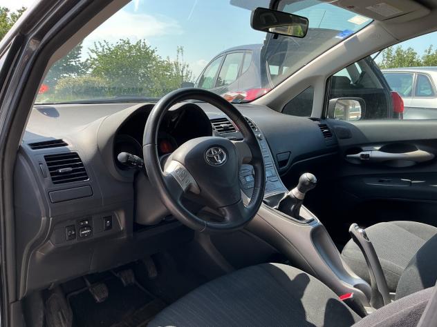 Toyota Auris 1.4 benzina Neopatentati - Foto 8