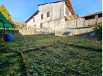 Doppia porzione di casa con giardino e box