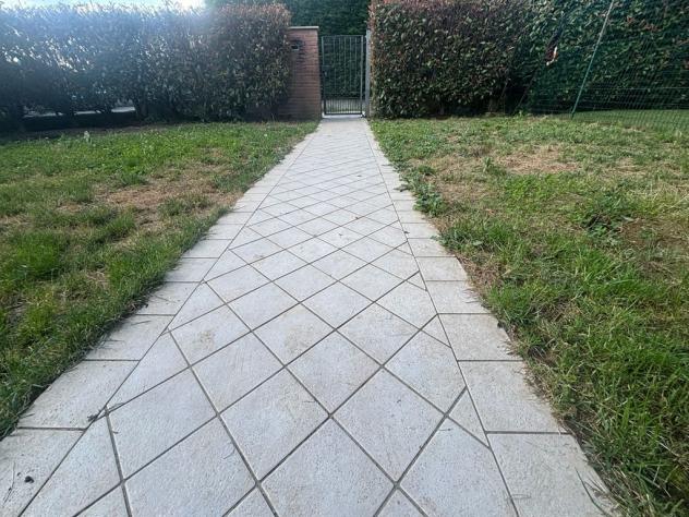 Villetta di testa con taverna, doppi servizi e doppio box - Foto 9