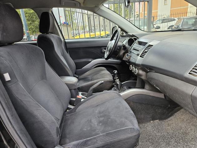 Mitsubishi Outlander Outlander 2.0 di-d 7POSTI GANCIO TRAINO - Foto 9