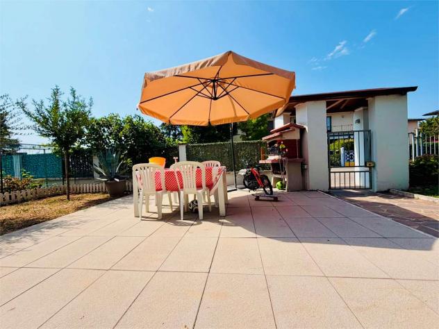 V005509 - APPARTAMENTO IN QUADRIFAMILIARE CON GARAGE E CANTINA