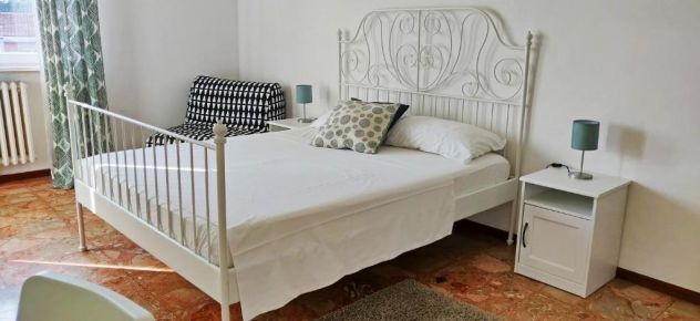 Stanza matrimoniale per brevi e lunghi periodi, tutto compreso (550 euro) - Foto 2
