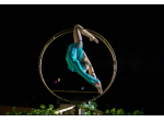 danza acrobatica sospesa Spettacolo arte circo su tessuti aerei