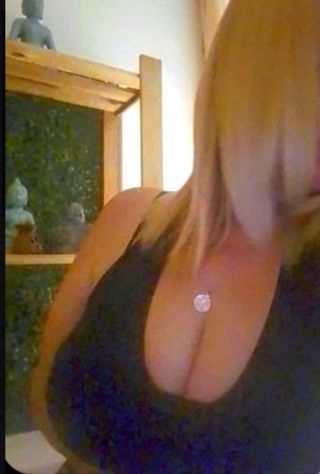 MASSAGGIATRICE PRIVATA Tel:3716629136