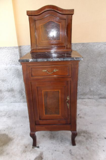 bel comodino con marmo fine '800
