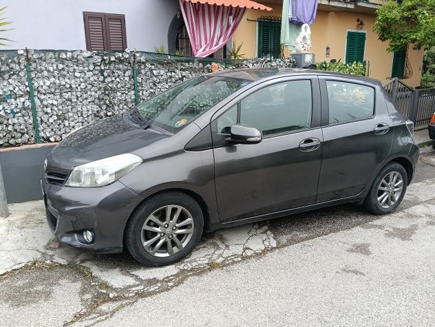 yaris 1000 lounge 2014