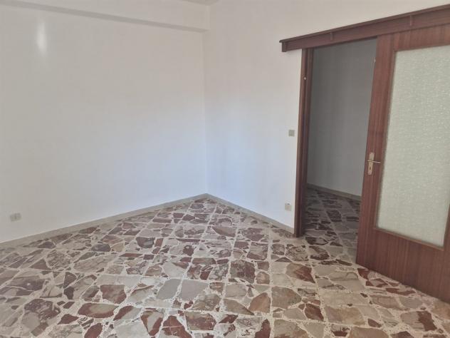 Appartamento con posto auto coperto zona Piazza indipendenza - Foto 6