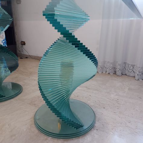 Tavolo in vetro design con basi elicoidali - Foto 3