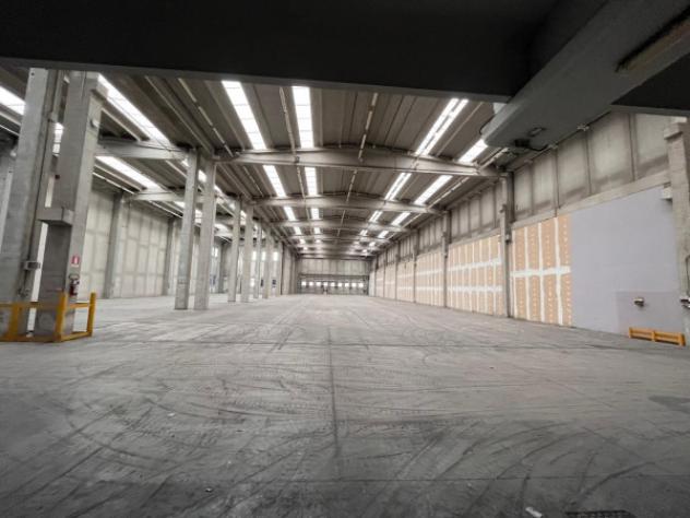Immobile di 9500 m² con più di 5 locali in vendita a Brescia