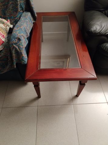 Raffinato tavolino in legno massello  e vetro