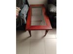 Raffinato tavolino in legno massello  e vetro