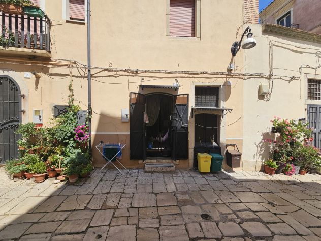 VENDESI STORICA CASETTA IN VIA SAN COSMA, 19 e 21 – VENOSA (PZ)