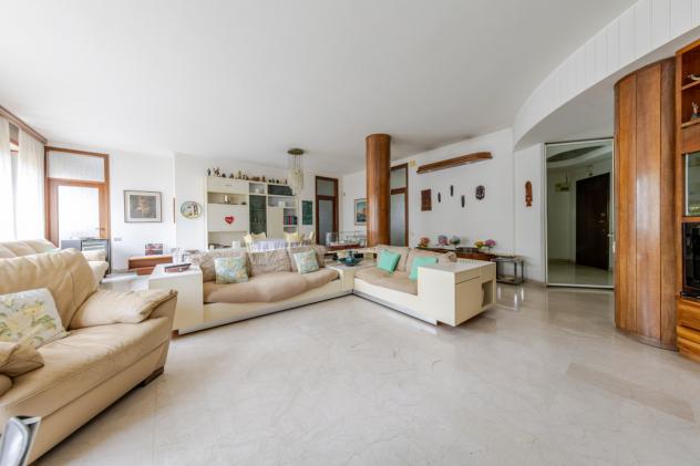 Milano ottimo appartamento via Niccolini numero due metri quadri 220 elegante condominio piano alto soggiorno terrazzo quattro camere tripli servizi d - Foto 11
