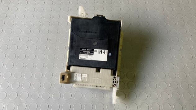 Body computer Toyota Yaris Hybrid del 2014 (89221-0D120)