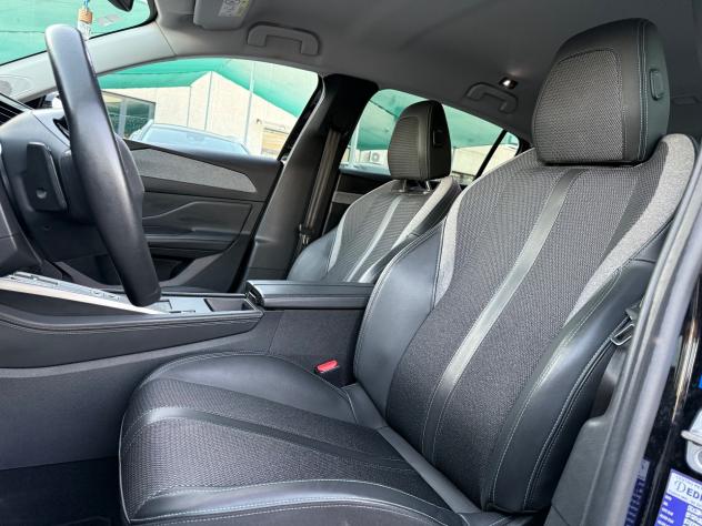 Peugeot 308 Berlina 1.5 130 S&S EAT8 Allure Pack - Foto 9
