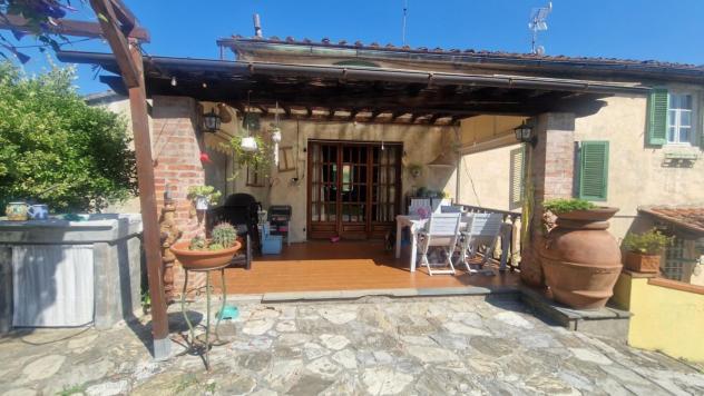 Colonica in vendita a Matraia - Capannori 400 mq Rif: 1169342