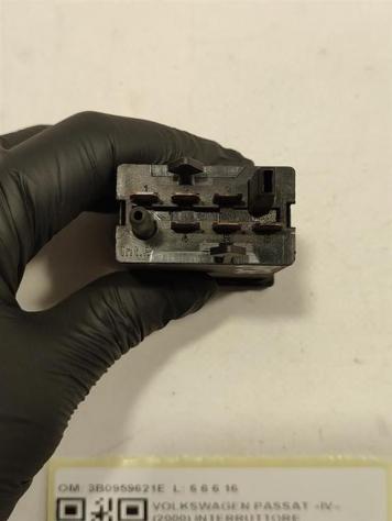 PULSANTE INTERRUTTORE SBRINA LUNOTTO POST. VOLKSWAGEN Passat Berlina 3° Serie 3B0959621E AVF (0005) - Foto 3