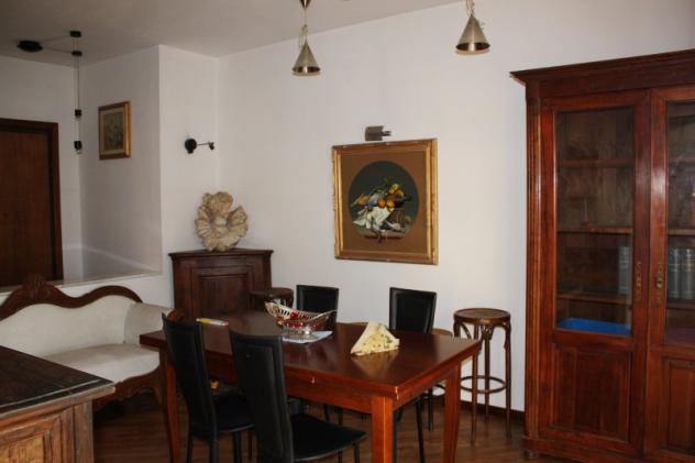 MASSA, centralissimo, appartamento al 5° piano con ascensore. L'immobile è stato completamente risistemato e si compone internamente di: sala, cucino - Foto 5