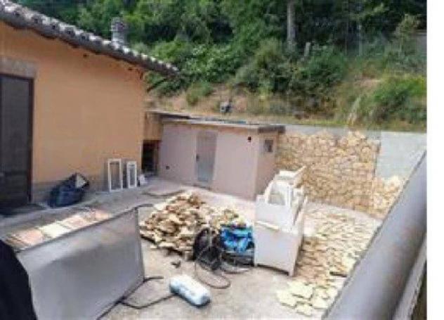 Immobile in asta di 351 m² con più di 5 locali e box auto in vendita a Perugia - Foto 2