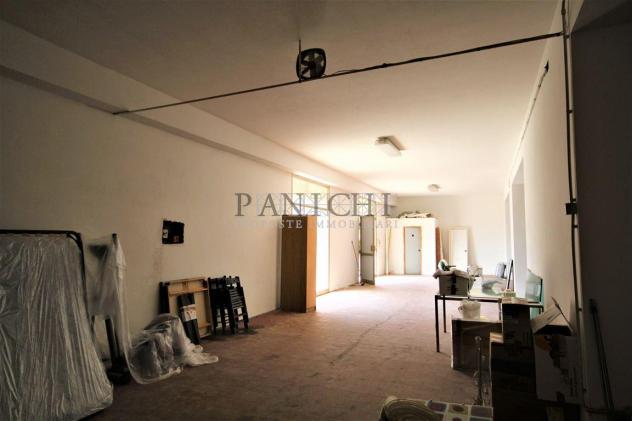 Ampio magazzino al piano terra con resede - Foto 3