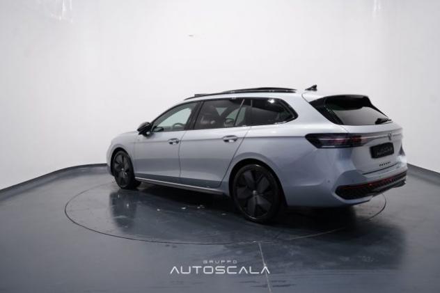 VOLKSWAGEN Passat Variant 1.5 TSI ACT DSG R-Line rif. 23299358 - Foto 4