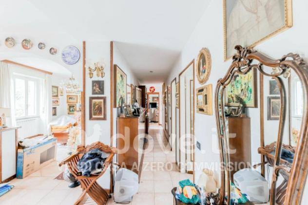 Villa di 350 m² con più di 5 locali e box auto in vendita a Cocquio-Trevisago - Foto 12