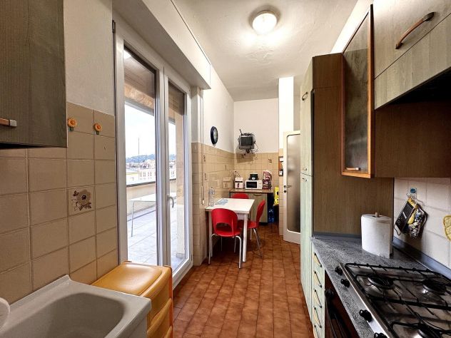 singola a rgza € 620 tutto incluso in app.to centrale 8° p. con terrazzo - Foto 5