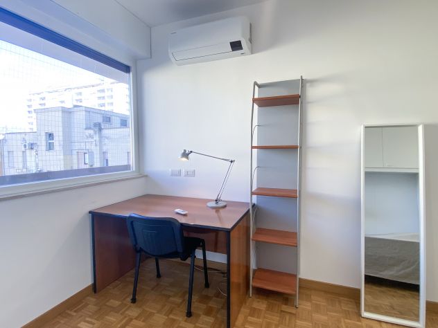 AFFITTASI STANZA PER STUDENTESSA/LAVORATRICE – Latina centro in Via Fratelli Ban - Foto 4