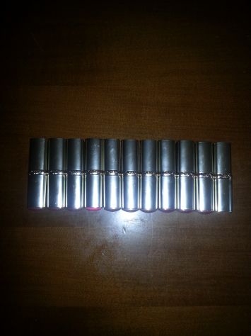 8 ROSSETTI TUTTI NUOVI,ORIGINALI MARCA"L'OREAL PARIS"COLOR RICHE,IN VARI COLORI, - Foto 2