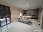 Appartamento completamente ristrutturato con tre camere, taverna, garage e  &hellip;