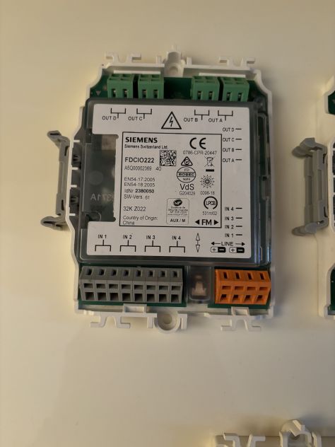 5MODULI DA 4 INGRESSI E 4 USCITE L’UNO TUTTI NUOVI,UGUALI,MARCA SIEMENS FDCIO222 - Foto 8
