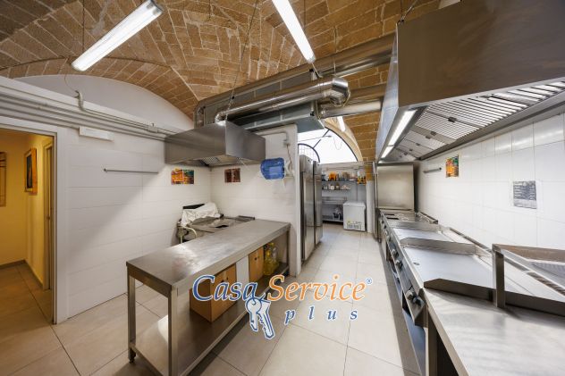 Gallipoli centro – Locale commerciale di 410 mq con attività, in vendita. - Foto 6