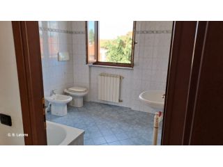 Bilocale con balcone libero da subito-GORLA MINORE