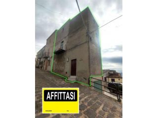 A000734 - AFFITTASI CON IDONEITA' ALLOGGIATIVA TUTTO COMPRESO