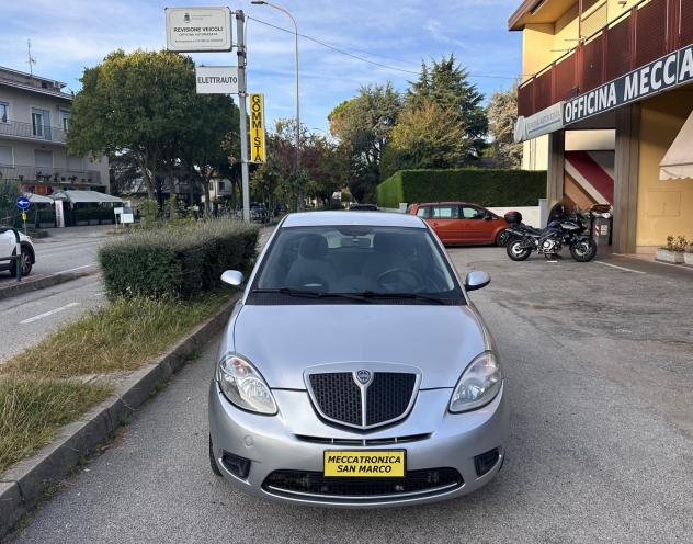 Lancia Ypsilon 1.2 8v Platino - Foto 2