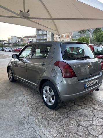 Suzuki Swift 1.3 DDiS 5p. GLX-2005 - Foto 4