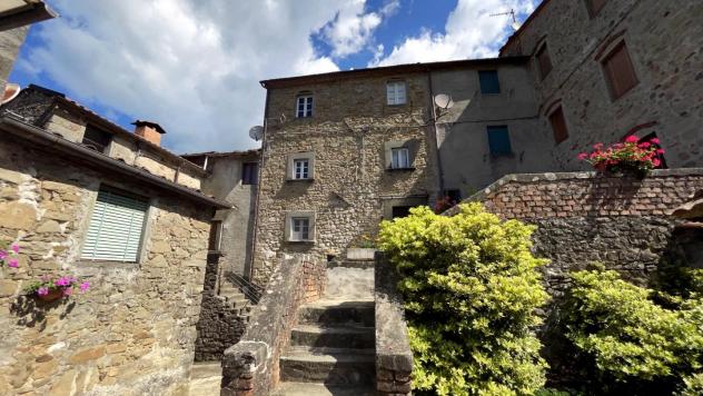 Casa semindipendente in vendita a Casabasciana - Bagni di Lucca 95 mq Rif: 1310687